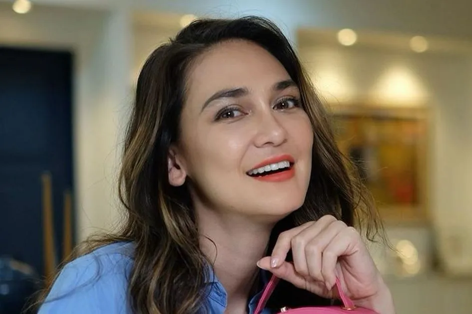 Luna maya artis top indonesia